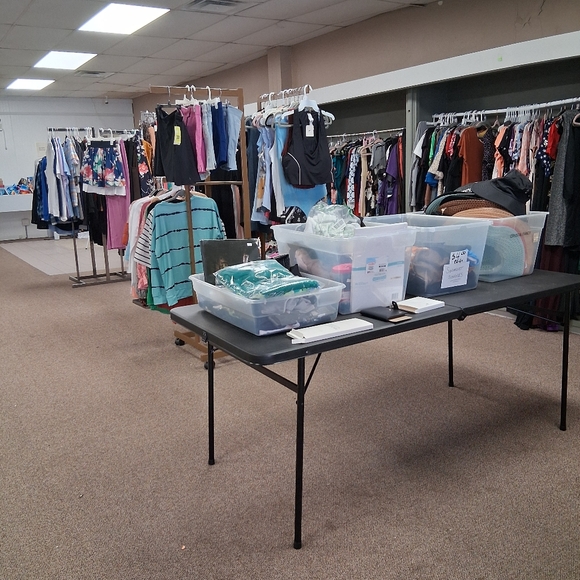 4lb, XS-Large Mystery box,, all nwt or nwot - Picture 2 of 16